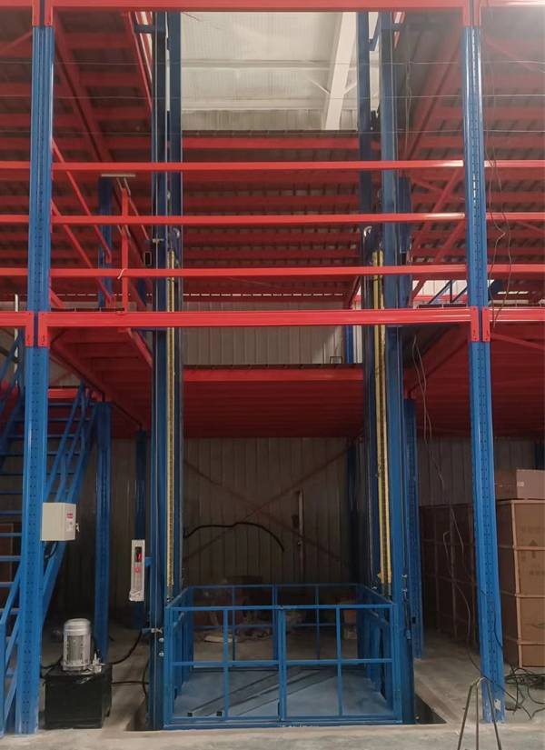 HY升降平臺(tái)(貨梯) HY升降平臺(tái)(貨梯)